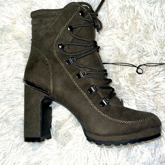 DNKY boots, forest green suede material, 5 inch heel - Picture 2 of 8